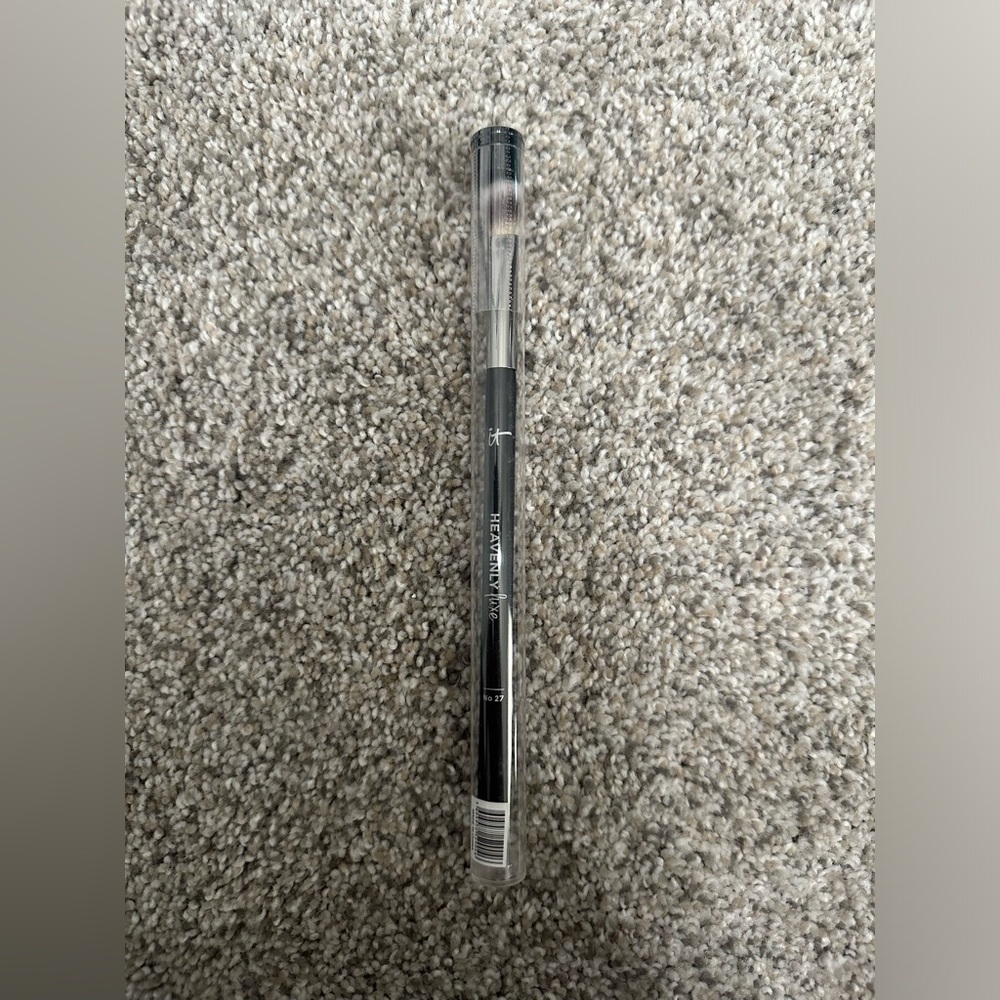 IT Cosmetics Luxe Brush No.27